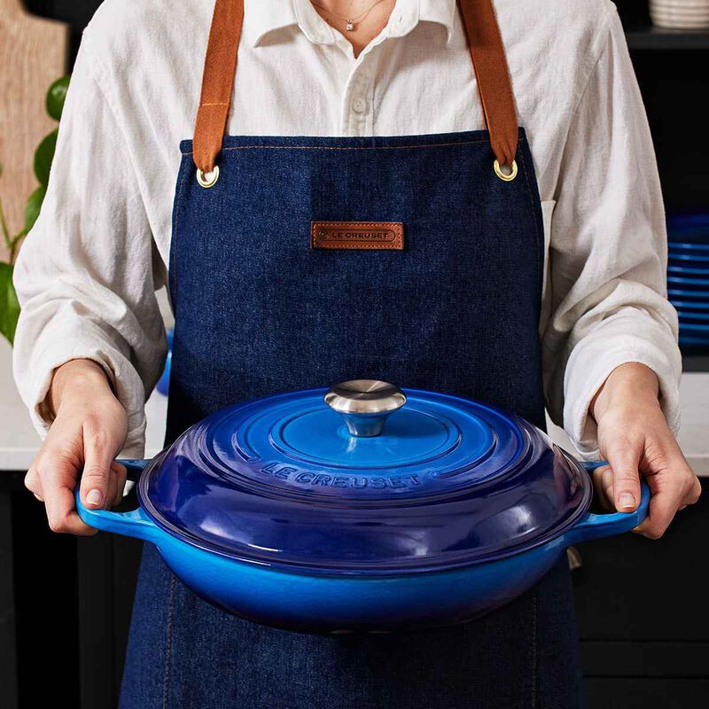 Le Creuset Signtature Cast Iron Shallow Casserole 26cm image number 4